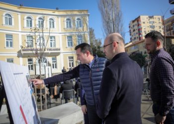Sheshi tek “Medreseja” i kthehet qytetarëve, Veliaj: Për 100-vjetorin e Tiranës rehabilitojmë pikat e referimit të qytetit