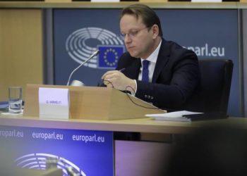 Eurokomisioneri për Zgjerim takohet sot me krerët e shtetit në Tiranë, zbardhet axhenda