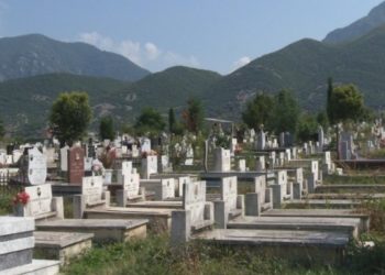 Ndalohen varrezat private në Shqipëri, qeveria anulon vendimin e saj