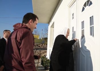 U rindërtua nga këngëtarja Rita Ora, 6 anëtarët e familjes Sala hyjnë në shtëpinë e re