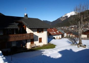 Pesë britanikëve u shkon keq turizmi në një qendër skijimi në Francë, infektohen me koronavirus