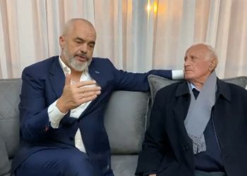 Rama viziton familjen e prekur nga tërmeti: Presim Konferencën e Donatorëve, të shohim çfarë do marrim