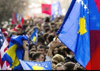 Sot Kosova feston 12-vjetorin e Pavarësisë, por si protestonin shqiptarët në 1912 kundër burgosjes