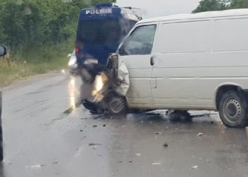 Transportonte të burgosur, aksidentohet furgoni i burgjeve në Gjirokastër. Plagoset polici