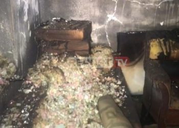 Zjarri shkrumbon banesat e dy vëllezërve në Tropojë, shpëtojnë mrekullisht familjarët