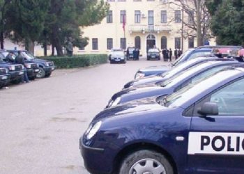 Shkodranit nuk i del inati me fqinjin, pas sherrit i përplas makinën e parkuar. Por përfundon i plagosur në spital