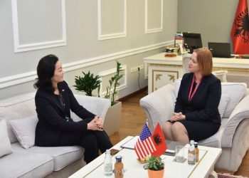 Ministrja Denaj garanton ambasadoren e SHBA-së: Mirëpresim investitorët tuaj!