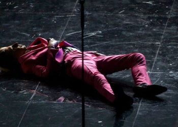 Sanremo 2020/ Gjetja e mënçur e reperit, kinse “rrëzohet” e mban Ariston pezull