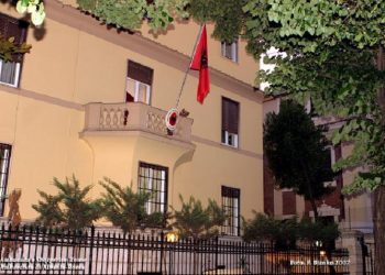 Ambasada në Romë, njofton shqiptarët: Për arsye sigurie mos u paraqisni në konsullatë