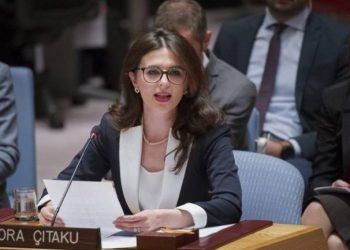 Skandali me Xhamajkën/ Ambasadorja e Kosovës në SHBA përplaset me zv/kryeministrin