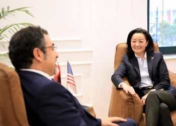 “Vlerësojmë rritjen e eksporteve”, ambasada amerikane zbardh takimin e Yuri Kim me ministrin Çuçi