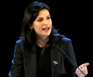 Kongresi i PS/ Etilda Gjoni: “Kushdo që do ndalë revolucionin për drejtësi do marrë shuplakën e popullit”