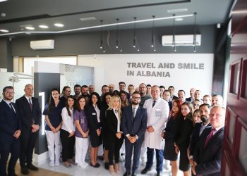 Njihuni me sipërmarrësin shqiptar që shënon rekord në Shqipëri, reduktoi orët e punës; 5 ditë e 35 orë/javë
