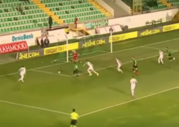 Gol spektakolar/ Cikalleshi i shënon si Messi portierit të kombëtares