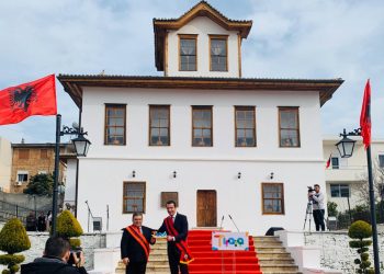 Përkujtohet me ceremoni festive në Lushnje 100-vjetori i shpalljes së Tiranës Kryeqytet