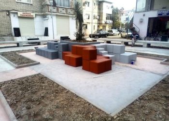FOTO/ Bashkia e Tiranës ndërton një shesh të ri çlodhës për komunitetin pranë “Vasil Shantos”