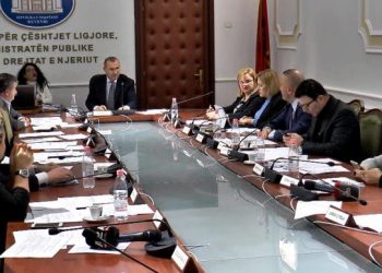 Njëri nga dy ligjet e antishpifjes publikohet në Fletoren Zyrtare, për ligjin e AMA-s pritet opinioni i ‘Venecias’