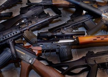 Në Ballkan qarkullojnë 1 miliard armë, DW: Rrezik për sigurinë dhe paqen në botë