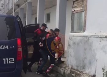 Emri/ Kërcënoi me armë kushëririn, kush është i arrestuari