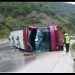 Përmbyset autobusi në Berat-Poshnje, plagosen dy pasagjerë. Shkak dyshohet lagështira në rrugë