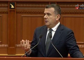 Balla mbron ligjin për të Huajt: Nuk do i zënë vendin e punës shqiptarëve, mos bëni opozitë aty ku s’duhet