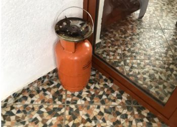 “Bombola e gazit ishte e mbyllur me siguresë”, ISHTI: Familja Tola mund të jetë asfiksuar nga tymi i sobës me dru
