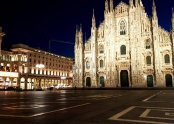 Nën “ethet” e koronavirusit, Milano kyç lokalet dhe supermarketet. Boshatiset “Duomo” (Foto)