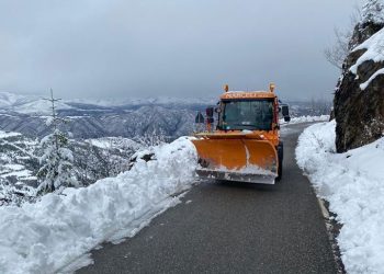 Reshjet e dëborës dhe ngricat, ARRSH jep informacion: Ja akset ku kalohet me zinxhirë