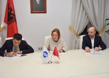Denaj firmos marrëveshjen me BERZH/ 50 mln dollarë për përmirësimin e infrastrukturës në 3 akse rrugore