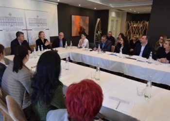 Ministria e Financave/Deri në fund të vitit, 5 institucione “zhdukin” letrat!  Vetëm 6 % e shërbimeve në sportele