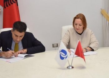 Infrastruktura në Vlorë-Orikum, Shëngjin-Velipojë, Librazhd-Bulqizë/ Denaj fimos marrëveshjen 50 mln $ me BERZH