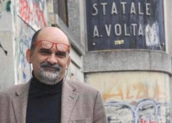 “Mos bini pre e mashtrimit kolektiv, vijoni jetën normale”, letra e profesorit italian për studentët bën xhiron e rrjetit