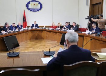 Emërimet në “Kushtetuese”/ Dvorani: KED s’ka funksionuar, Meta kaloi në interpretime, s’është superior ndaj nesh