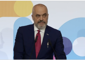 Rama rrëfen historinë: Një vip i huaj kërkonte makina të blinduara, Tirana kishte imazh të keq