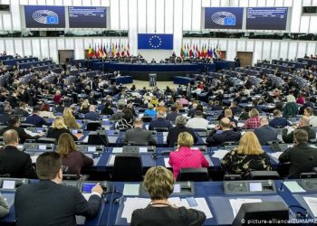 DW: Eurodeputetët pro propozimeve për reformimin e negociatave të anëtarësimit për Shqipërinë dhe MV