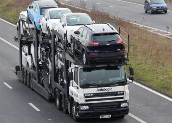 Si po ndikon Brexit në industrinë britanike të makinave