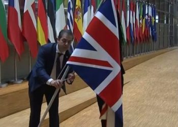 VIDEO/ Brexit u krye! Momenti historik kur flamuri i Britanisë hiqet nga ndërtesa e KE në Bruksel