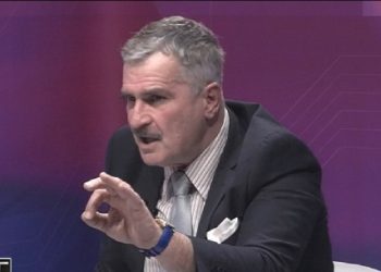 Kujtim Gjuzi: Do votoj pro shkarkimit të Metës, por  më parë të japë llogari për thesarin e Krrabës!
