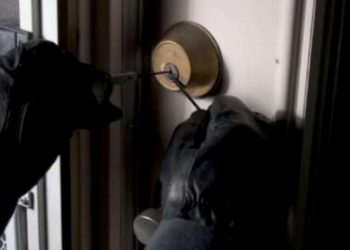 Grabitet një shtëpi në Sarandë, hajdutët marrin 3500 euro dhe 2 telefona