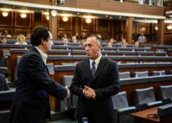 Haradinaj-Kurtit: Mos e hiq taksën, ofro kontratë për njohje reciproke në kufijtë ekzistues