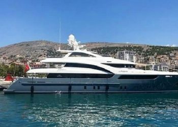 Jahtet, kroçerat, motorët e ujit dhe peshkimi/ Çfarë parashikon ligji i ri për aktivitetin turistik detar