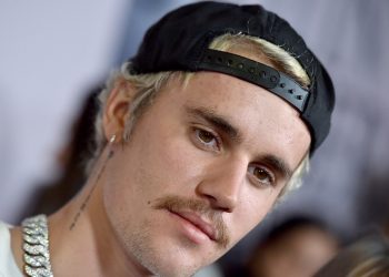 Justin Bieber flet hapur: Droga thuajse më mori jetën, më kontrollonin pulsin natën