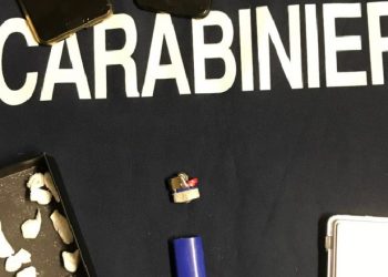 11 doza kokaine të fshehura brenda çakmakut, pranga të riut shqiptar dhe një italiani