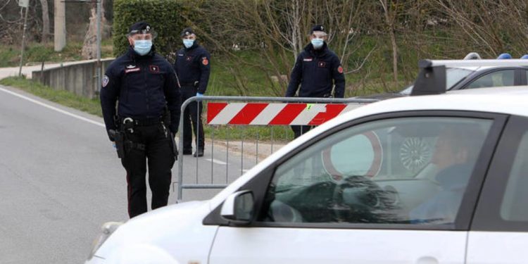 VO’ EUGANEO (PD)  EMERGENZA CORONA VIRUS - POSTO DI BLOCCO CARABINIERI .  24 Febbraio 2020. Padova  ANSA/NICOLA FOSSELLA