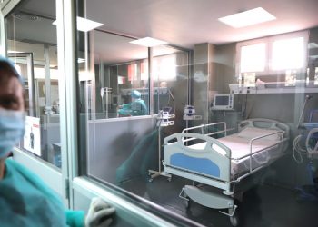 Koronavirusi, Manastirliu inspekton dhomat e izolimit në spitalin Infektiv: Rreziku i ulët, po marrim masat për çdo situatë