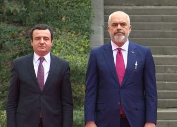 Albin Kurti nis vizitën e parë si kryeministër i Kosovës, pritet me ceremoni nga Rama