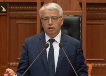 Artur Roshi: Nuk keni një plan anti-kanabis. Lleshaj përgjigjet me shifra: Kultivimi është minimum historik