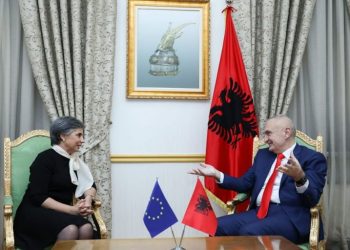 Meta sulmon mazhorancën në takimin me raporteren e PE: Lakmi për të kapur me çdo mjet Kushtetuesen