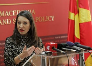 Shkeli marrëveshjen për emrin, Kuvendi i Maqedonisë së Veriut shkarkon ministren nga detyra