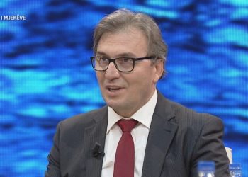 Mjeku i njohur e pranon: “Kam ikur me anije, me dokumente false në fillim të viteve 90′”